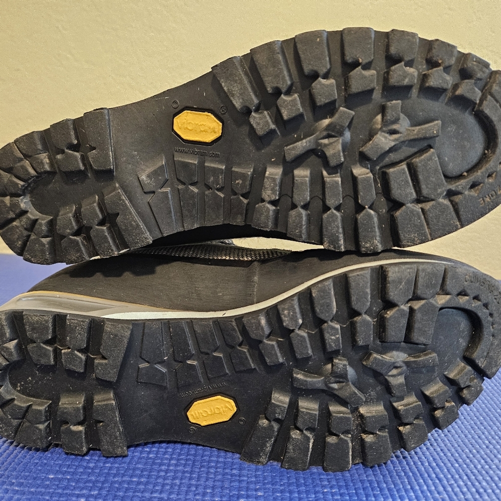 La Sportiva Hiking Boots, Size 7.5+ - Picture 12 of 16